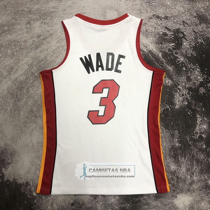 Camiseta Miami Heat Dwyane Wade NO 3 Mitchell & Ness 2005-06 Blanco
